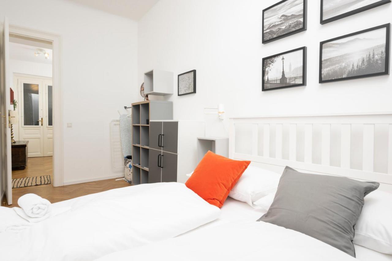 Luxury Suites Liechtenstein Виена Екстериор снимка