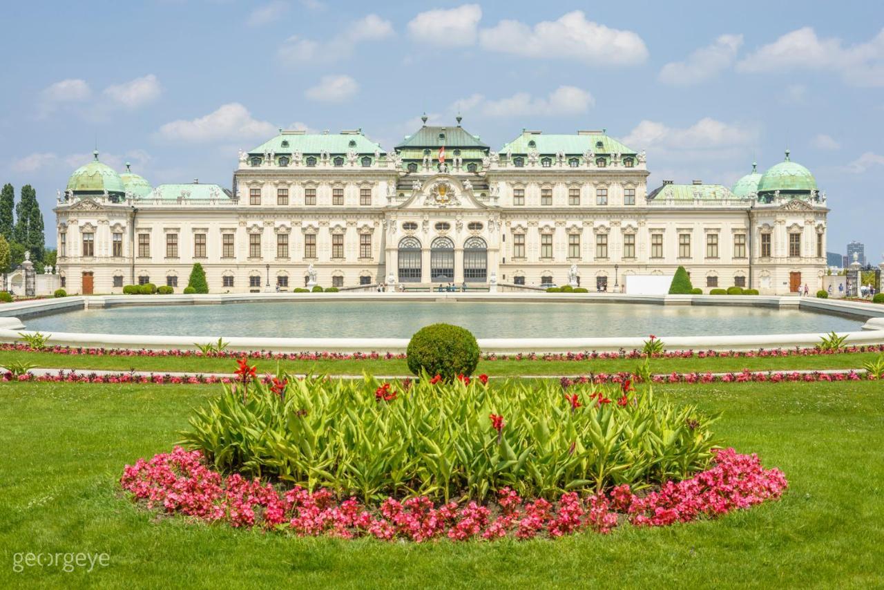 Luxury Suites Liechtenstein Виена Екстериор снимка