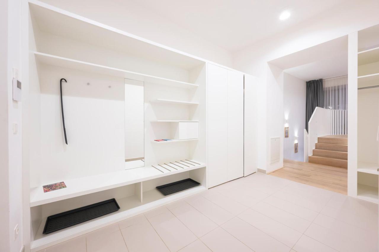 Luxury Suites Liechtenstein Виена Екстериор снимка