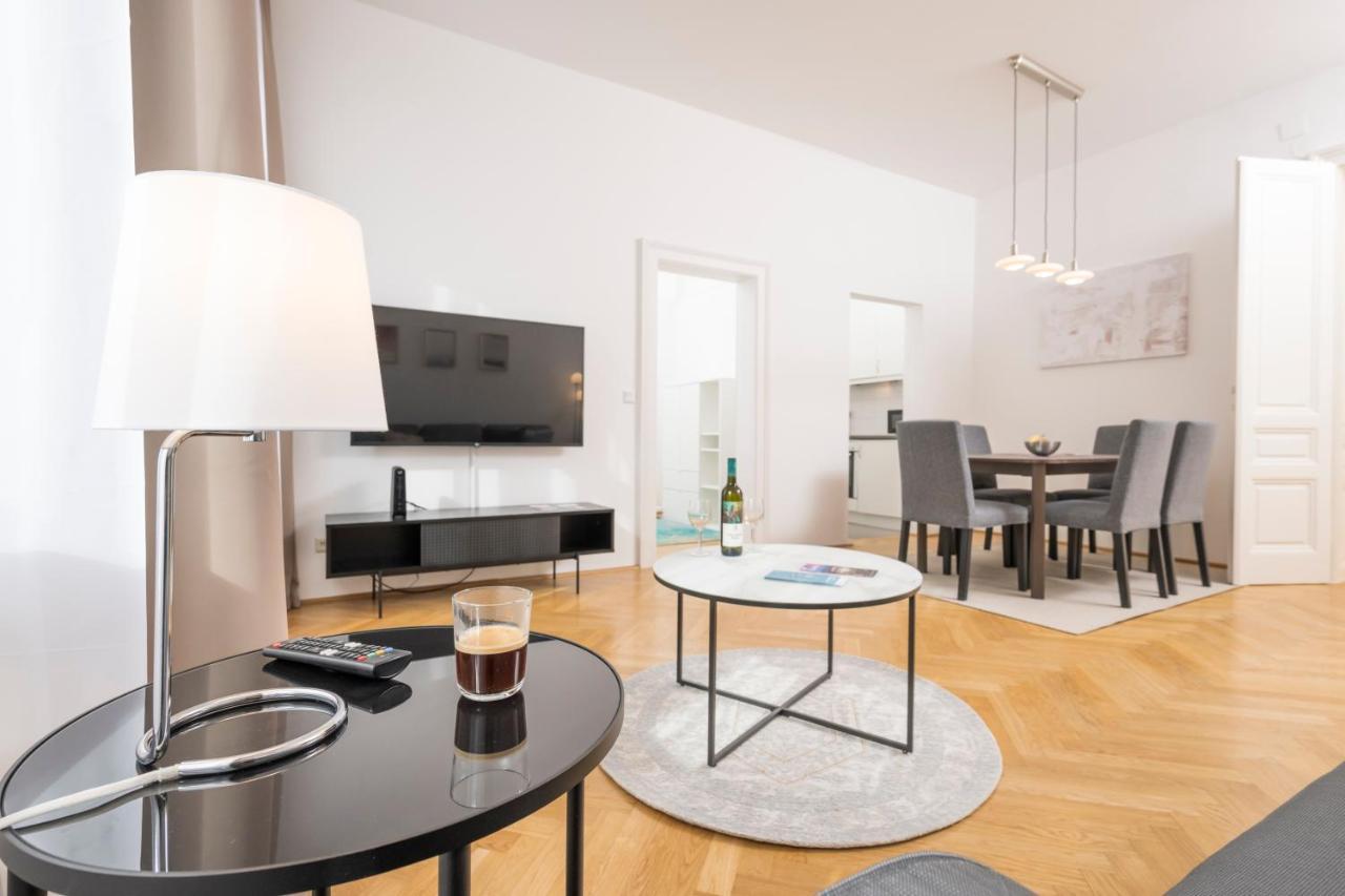Luxury Suites Liechtenstein Виена Екстериор снимка