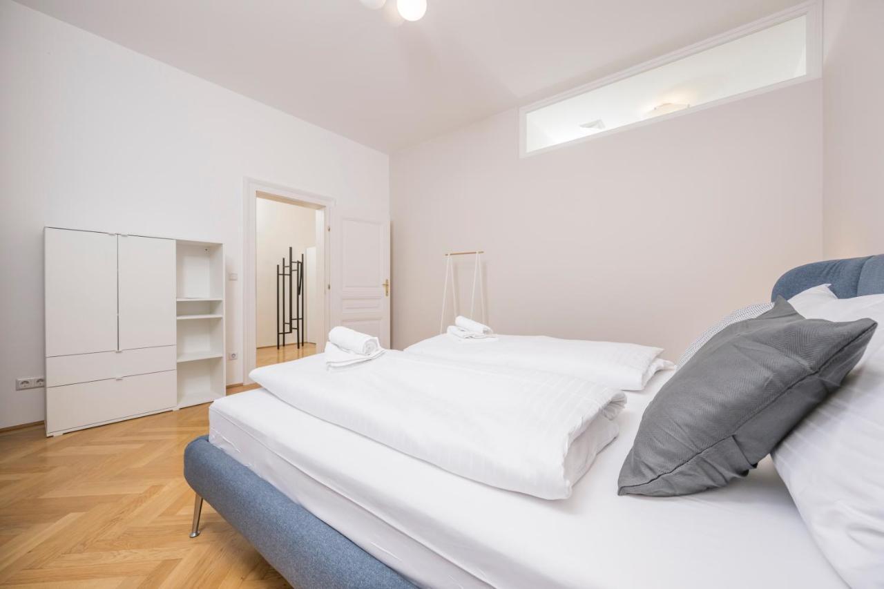 Luxury Suites Liechtenstein Виена Екстериор снимка