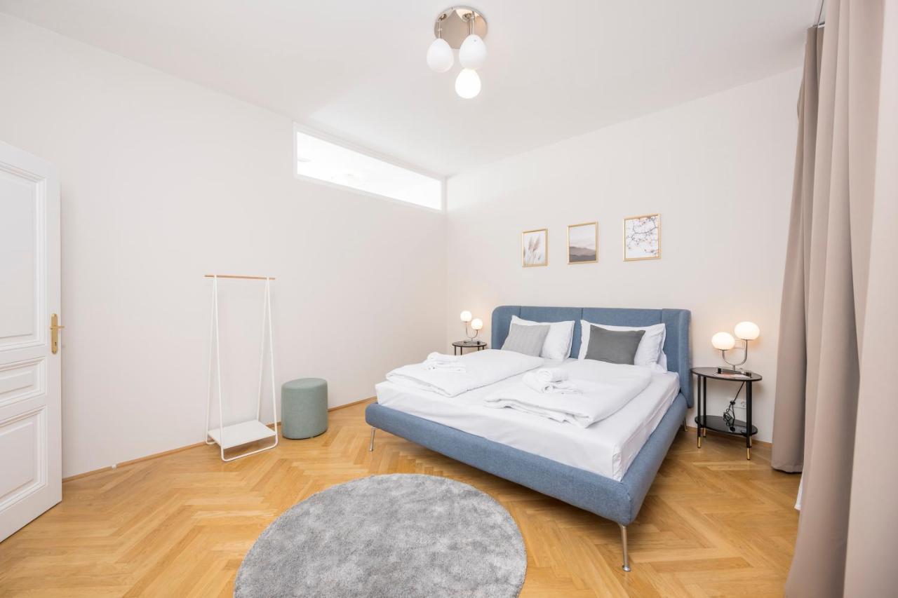 Luxury Suites Liechtenstein Виена Екстериор снимка