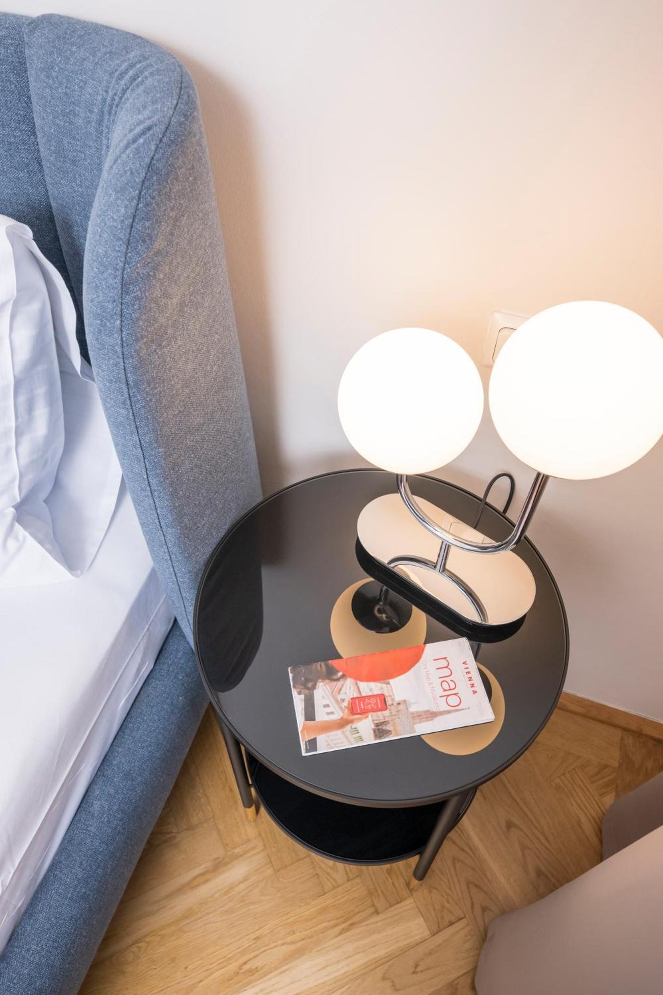 Luxury Suites Liechtenstein Виена Екстериор снимка
