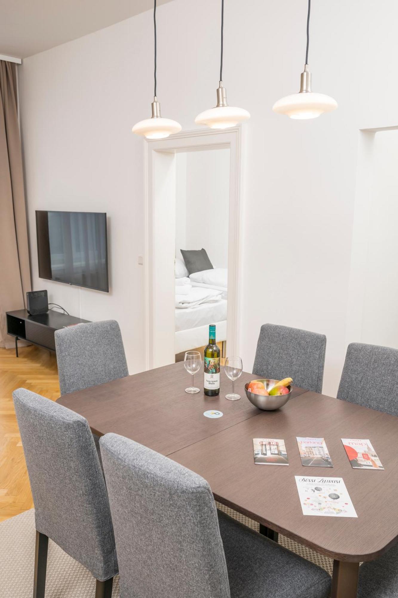 Luxury Suites Liechtenstein Виена Екстериор снимка