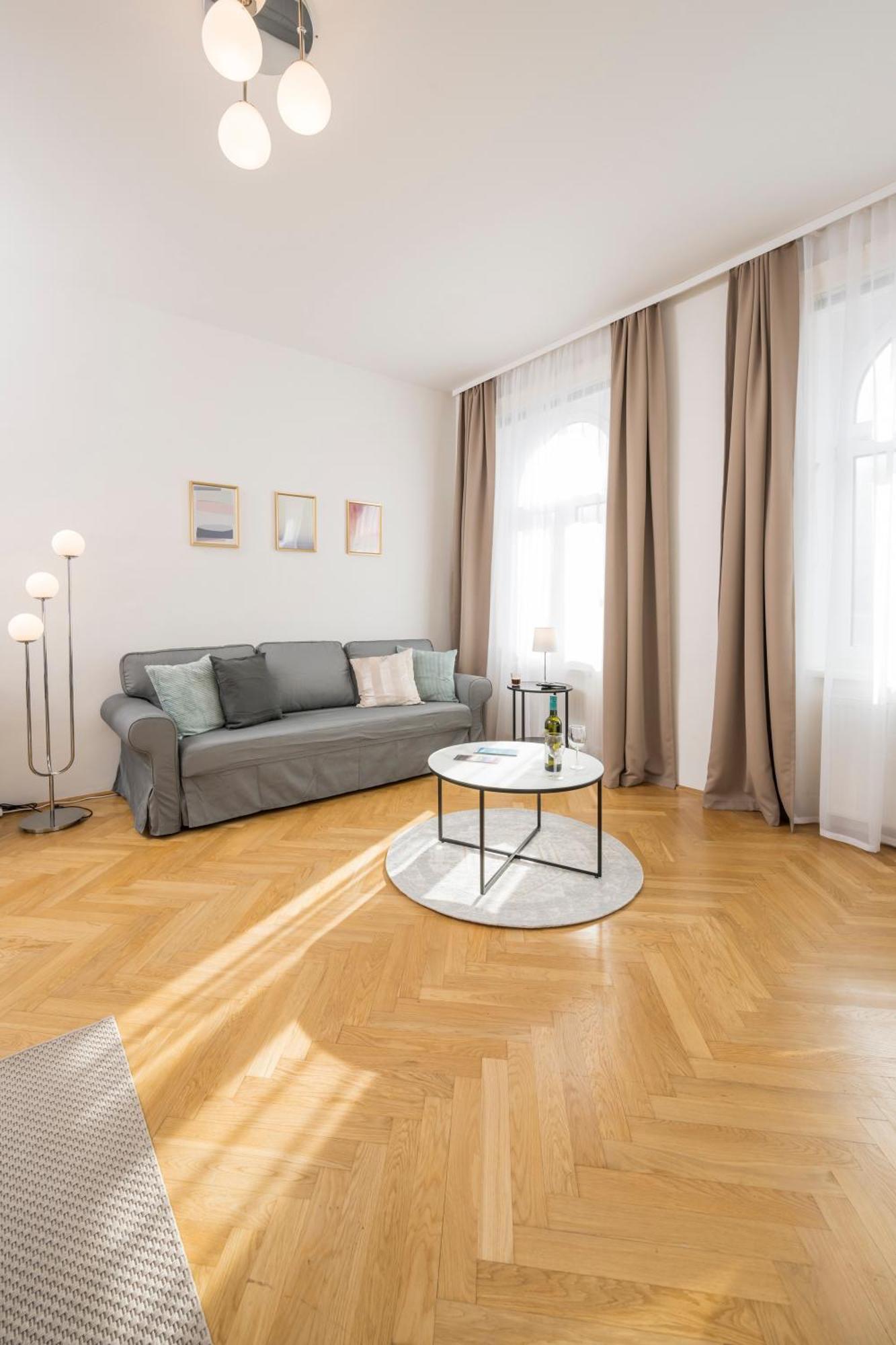 Luxury Suites Liechtenstein Виена Екстериор снимка